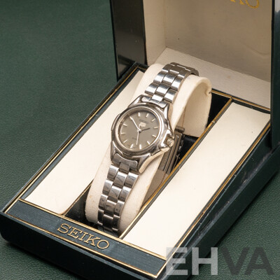 Vintage Seiko 5 Wristwatch with Original Box & Paperwork