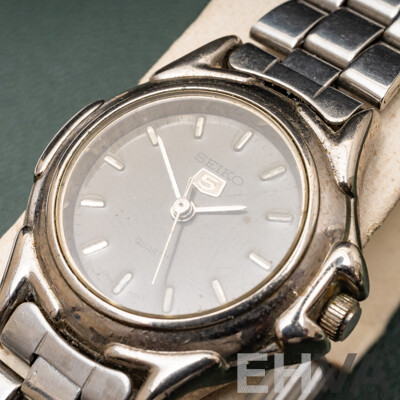 Vintage Seiko 5 Wristwatch with Original Box & Paperwork
