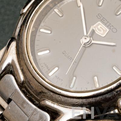 Vintage Seiko 5 Wristwatch with Original Box & Paperwork