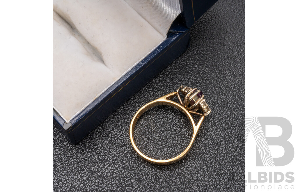 18ct Yellow Gold Ring with Amethyst & Diamonds - Size R.5