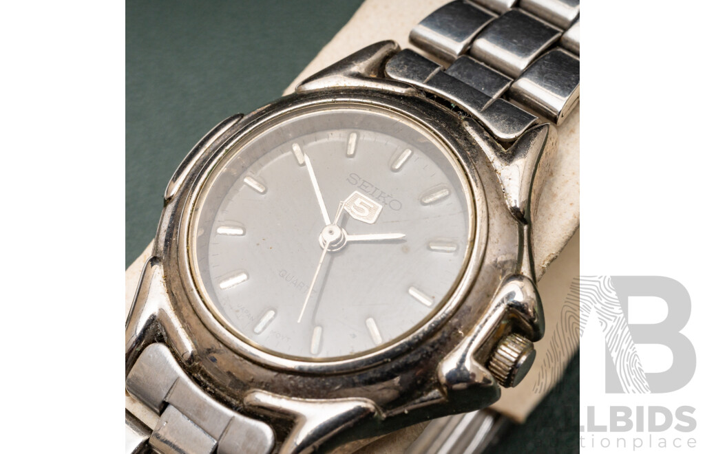 Vintage Seiko 5 Wristwatch with Original Box & Paperwork