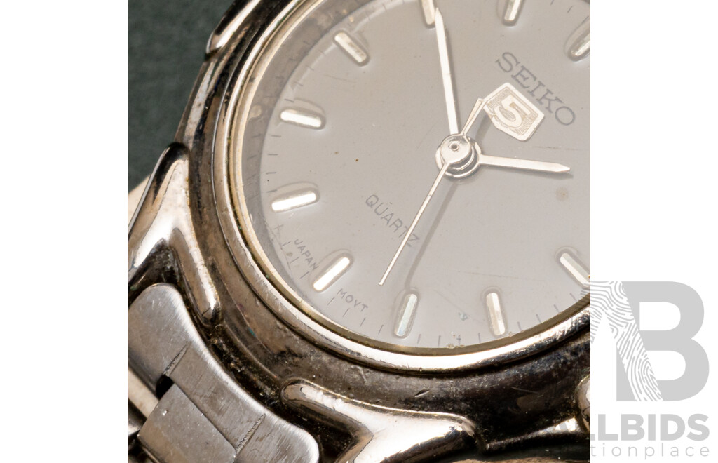 Vintage Seiko 5 Wristwatch with Original Box & Paperwork