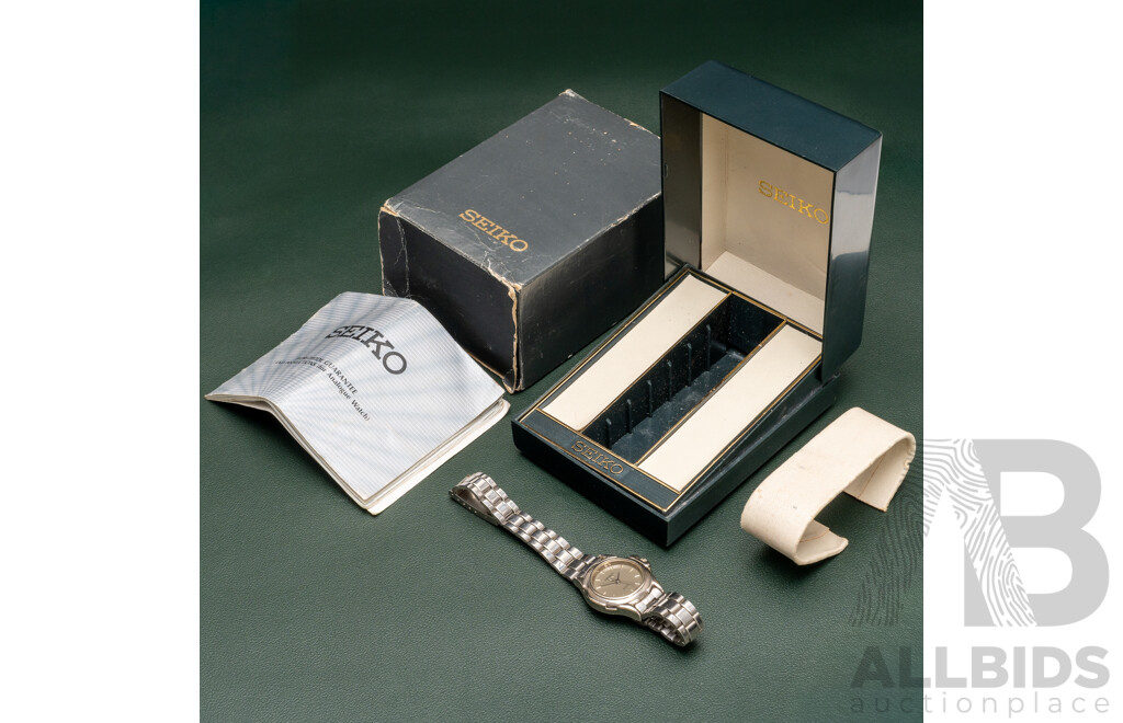 Vintage Seiko 5 Wristwatch with Original Box & Paperwork