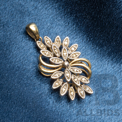 Vintage 9ct Yellow Gold Floral Pendant - 2.47gms