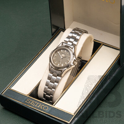 Vintage Seiko 5 Wristwatch with Original Box & Paperwork