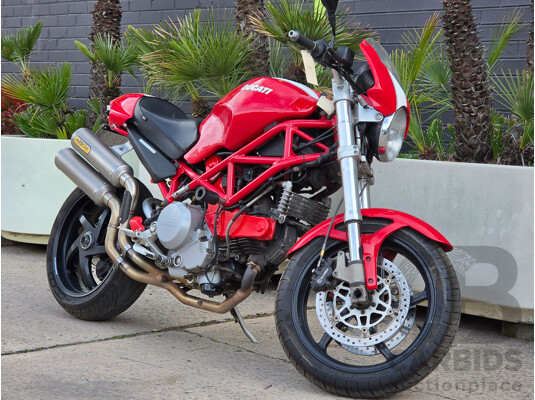1662179 · 2007 Ducati Monster S2R 800 Red Motorcycle 803cc