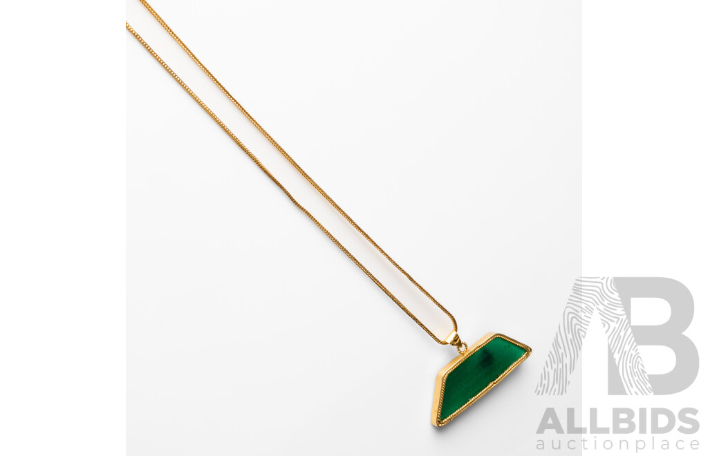 18ct Yellow Gold Chain & Pendant with Jade Islamic Amulet Pendant. Length - 59.5cms