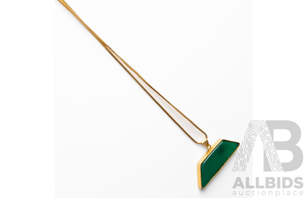 18ct Yellow Gold Chain & Pendant with Jade Islamic Amulet Pendant. Length - 59.5cms