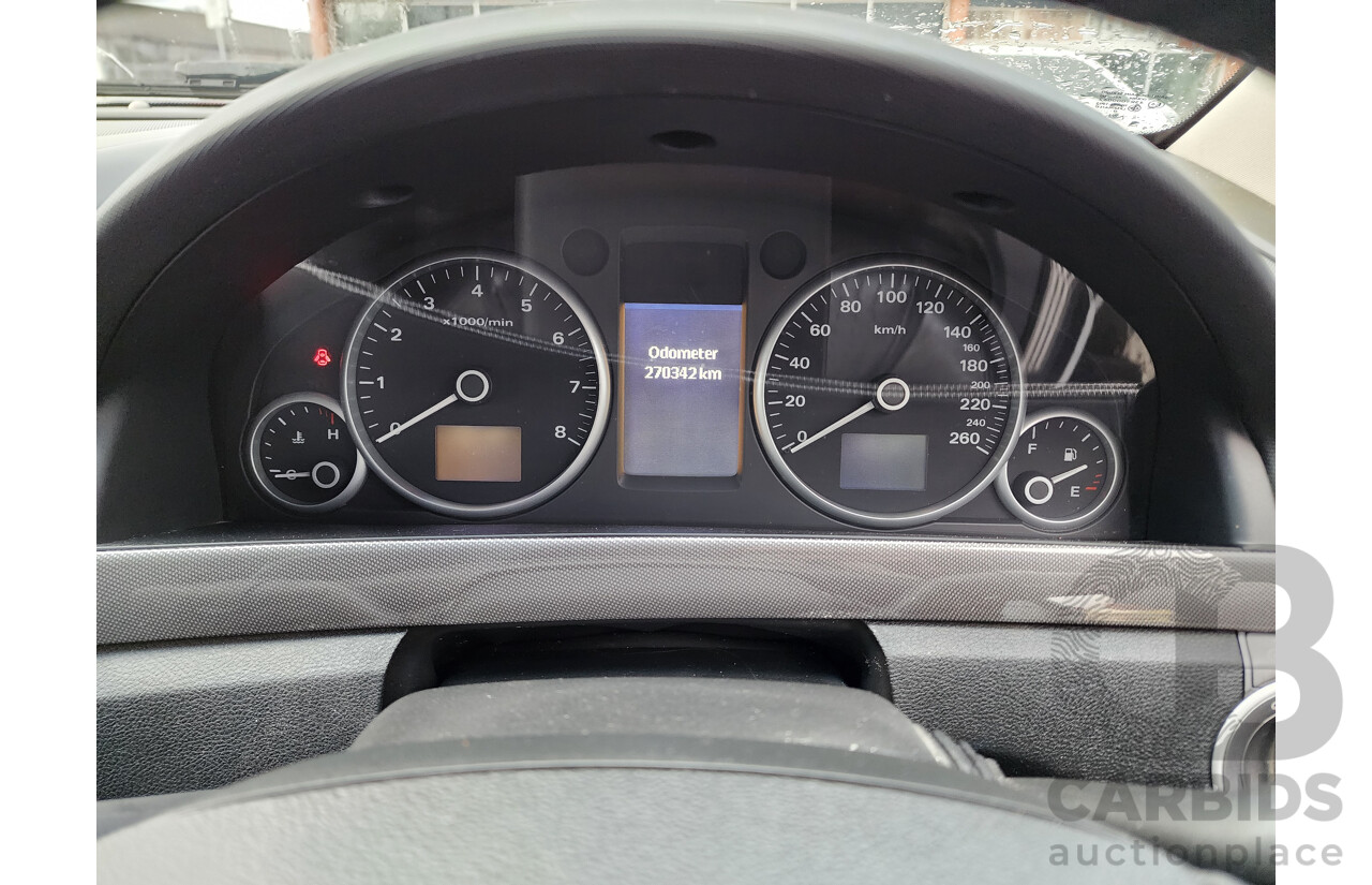 10/2010 Holden Calais  VE MY10 4d Sportwagon Silver 3.6L