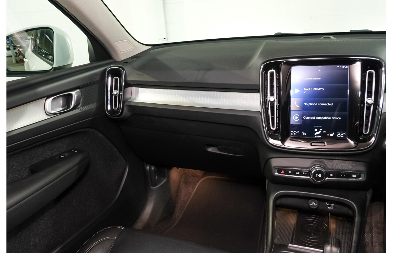 07/2018 Volvo XC40 T4 Momentum 536 MY19 4d Wagon White Turbo 2.0L