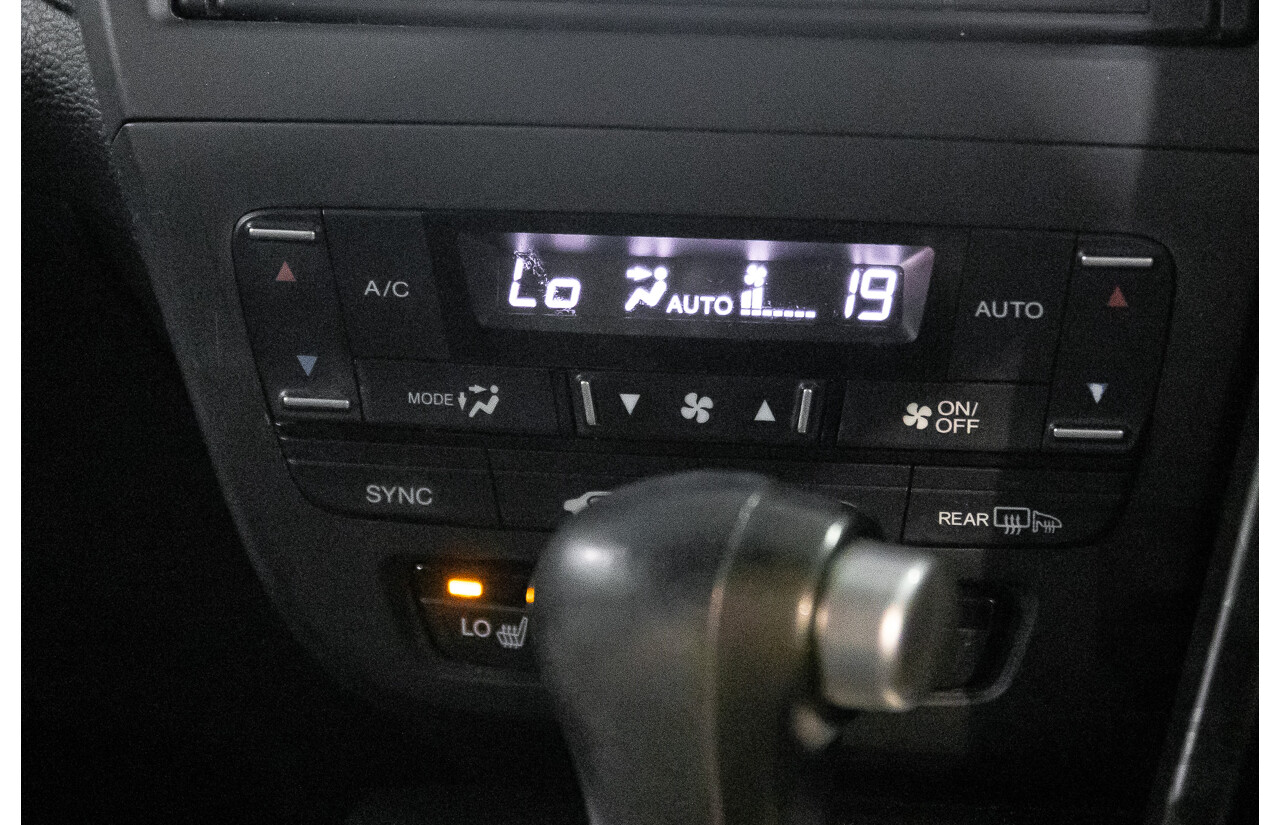 2/2014 Honda Civic Vti-S FK MY14 5d Hatchback Alabaster Silver 1.8L