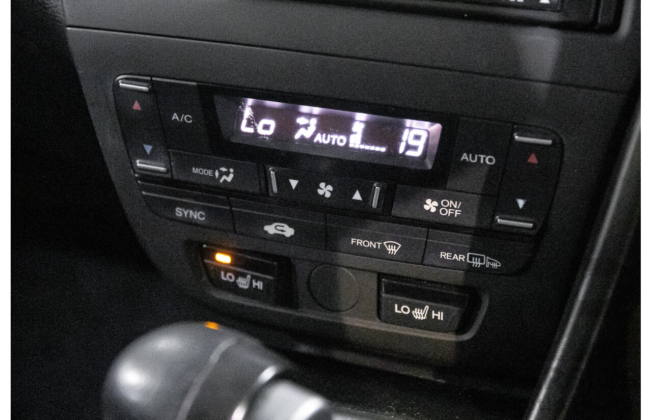 2/2014 Honda Civic Vti-S FK MY14 5d Hatchback Alabaster Silver 1.8L