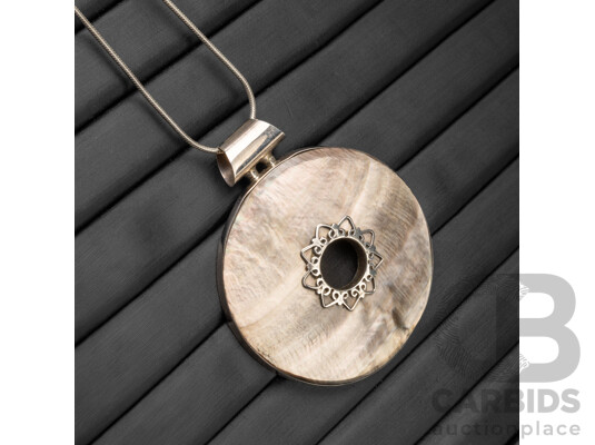 925 Sterling Silver Necklace & Mother of Pearl Donut Pendant. Length - 45cms
