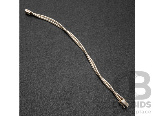 925 Sterling Silver Double Twist Bracelet. Length - 18cms
