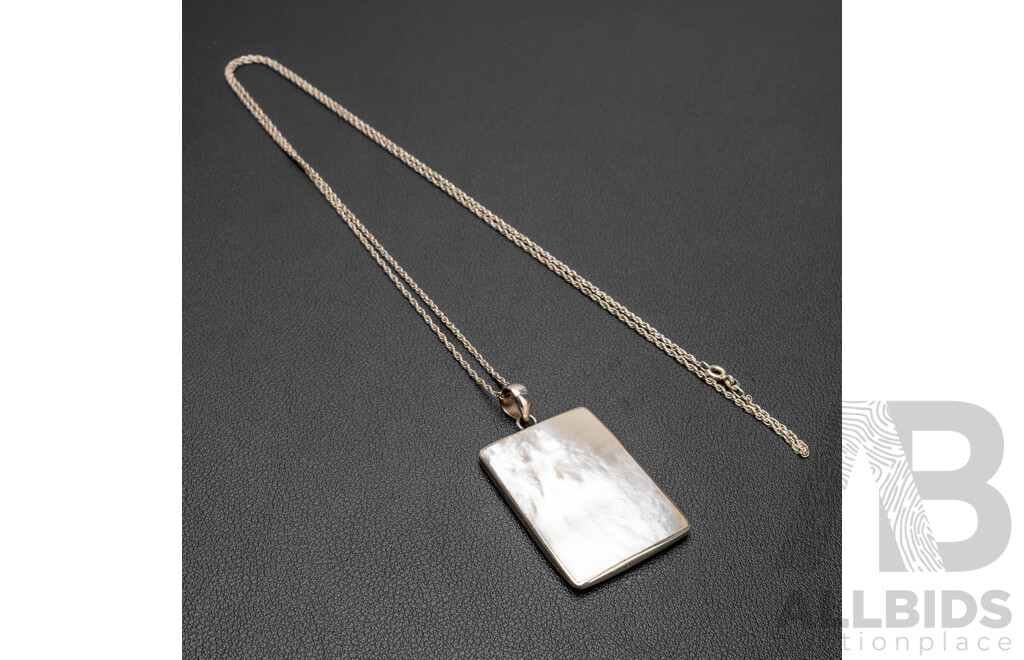 925 Sterling Silver Necklace with Mother of Pearl & Paua Pendant. Length - 82cms