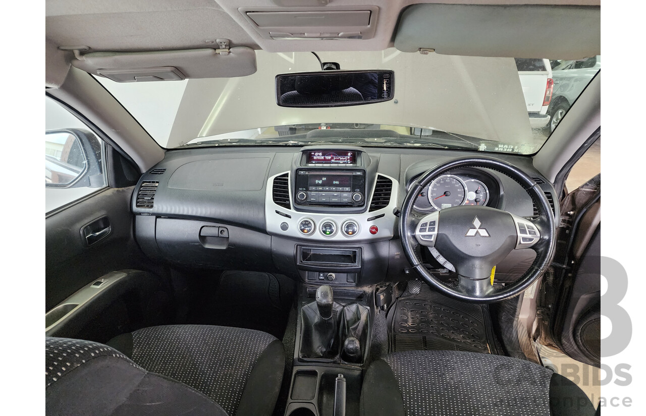 11/2014 Mitsubishi Triton Glx-R (4x4) MN MY15 Double Cab Utility Gold 2.5L