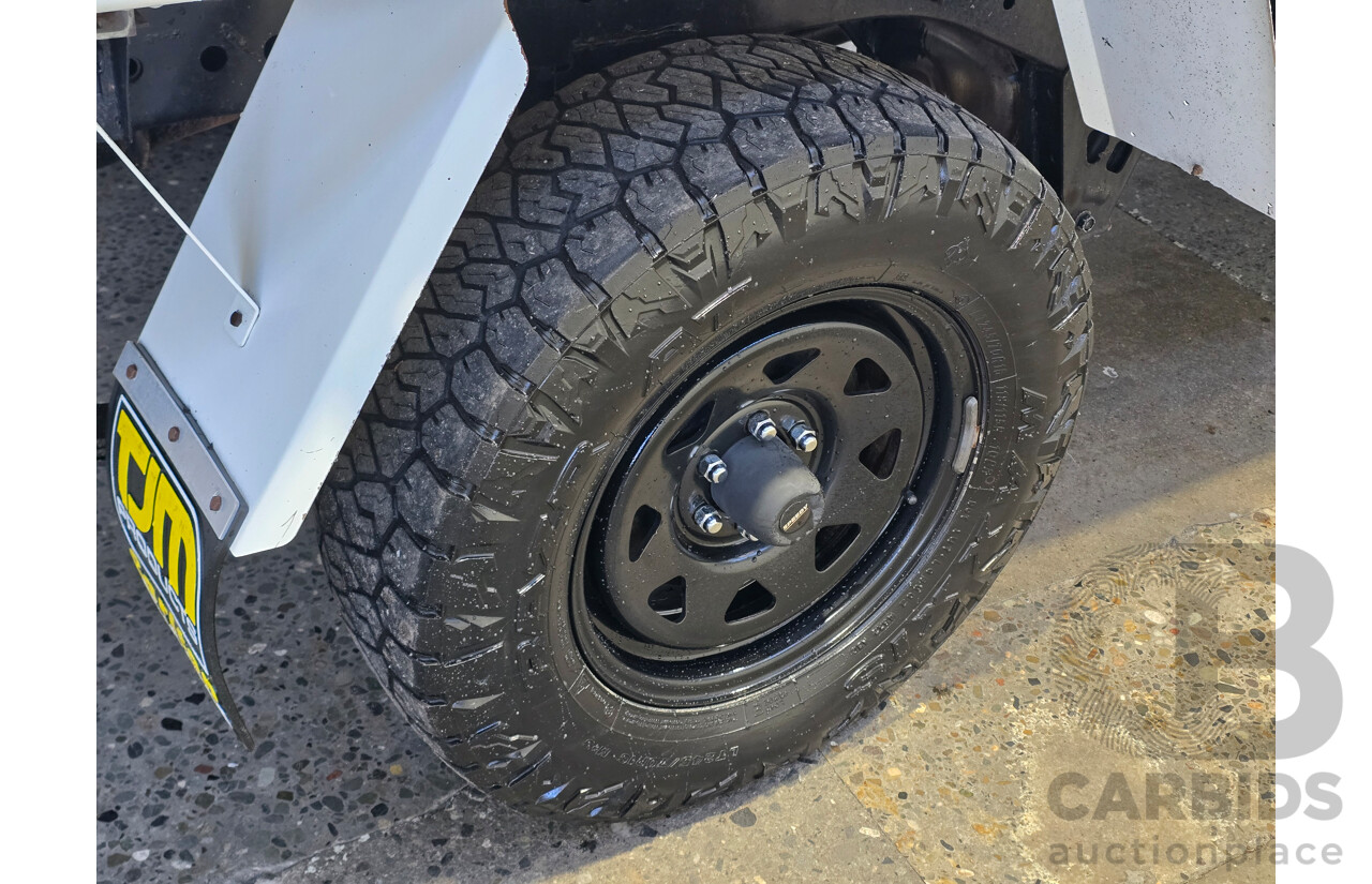 5/2016 Nissan Navara RX (4x4) NP300 D23 King Cab Chassis Polar White Turbo Diesel 2.3L