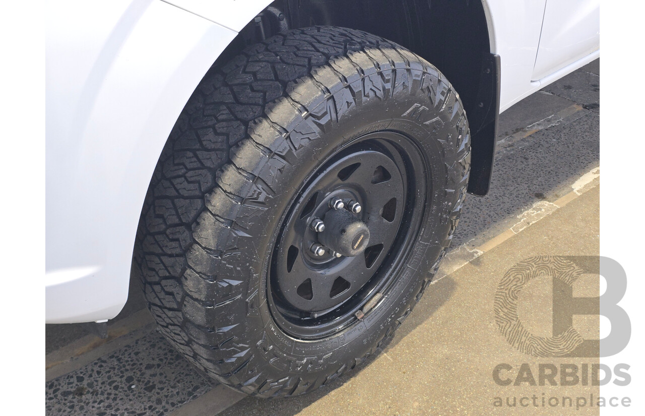 5/2016 Nissan Navara RX (4x4) NP300 D23 King Cab Chassis Polar White Turbo Diesel 2.3L