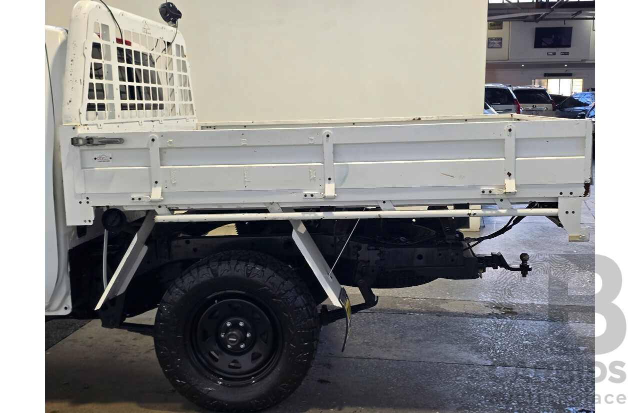 5/2016 Nissan Navara RX (4x4) NP300 D23 King Cab Chassis Polar White Turbo Diesel 2.3L