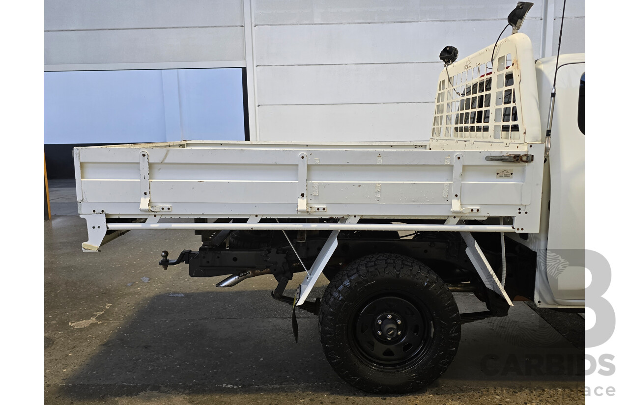 5/2016 Nissan Navara RX (4x4) NP300 D23 King Cab Chassis Polar White Turbo Diesel 2.3L