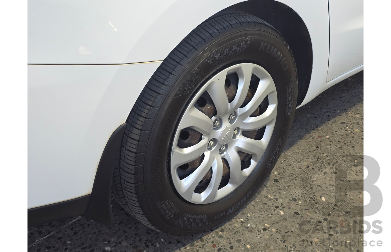 5/2018 Kia Carnival S YP MY18 4d Wagon Clear White V6 3.3L - 8 Seater