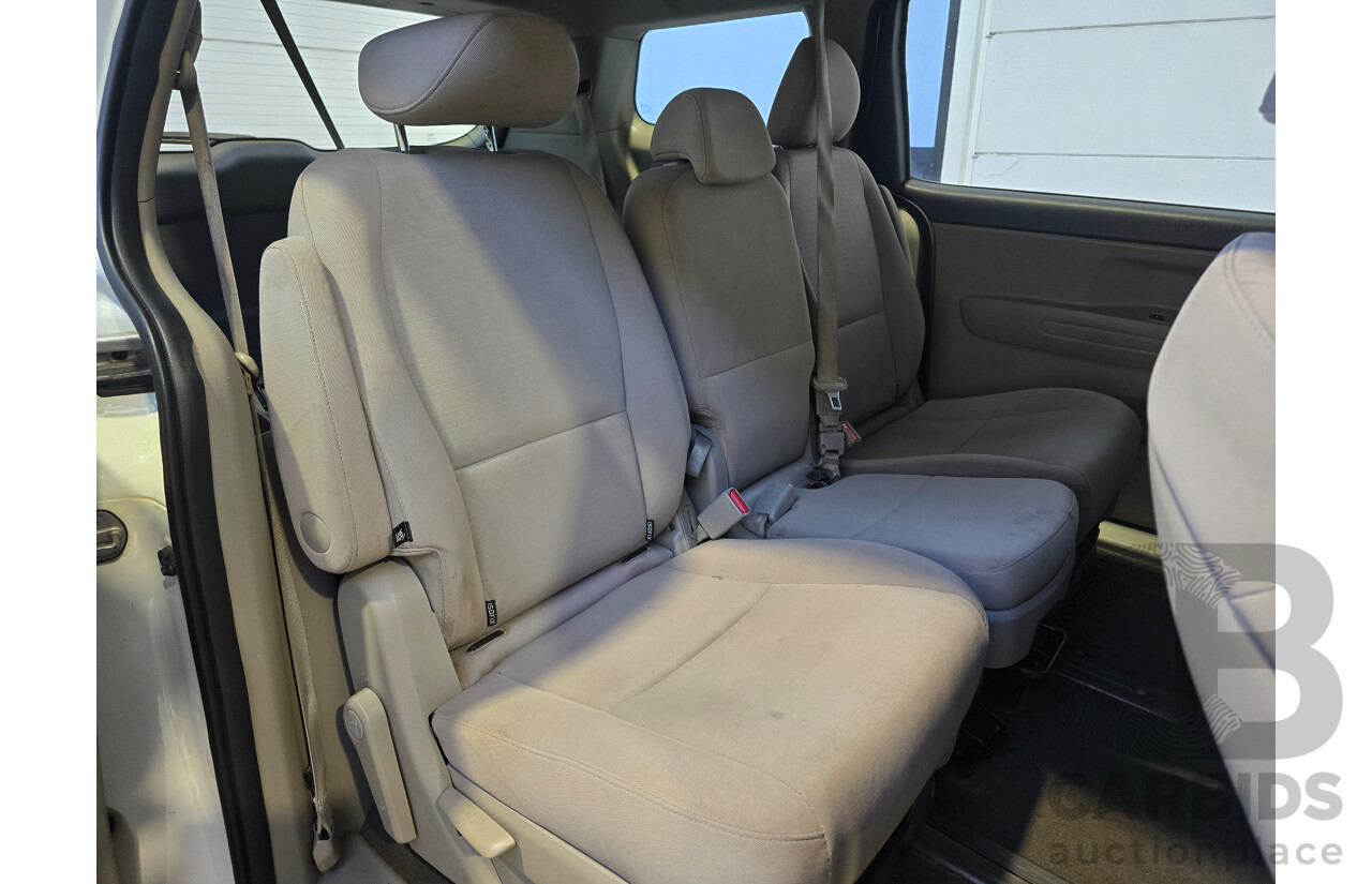 5/2018 Kia Carnival S YP MY18 4d Wagon Clear White V6 3.3L - 8 Seater