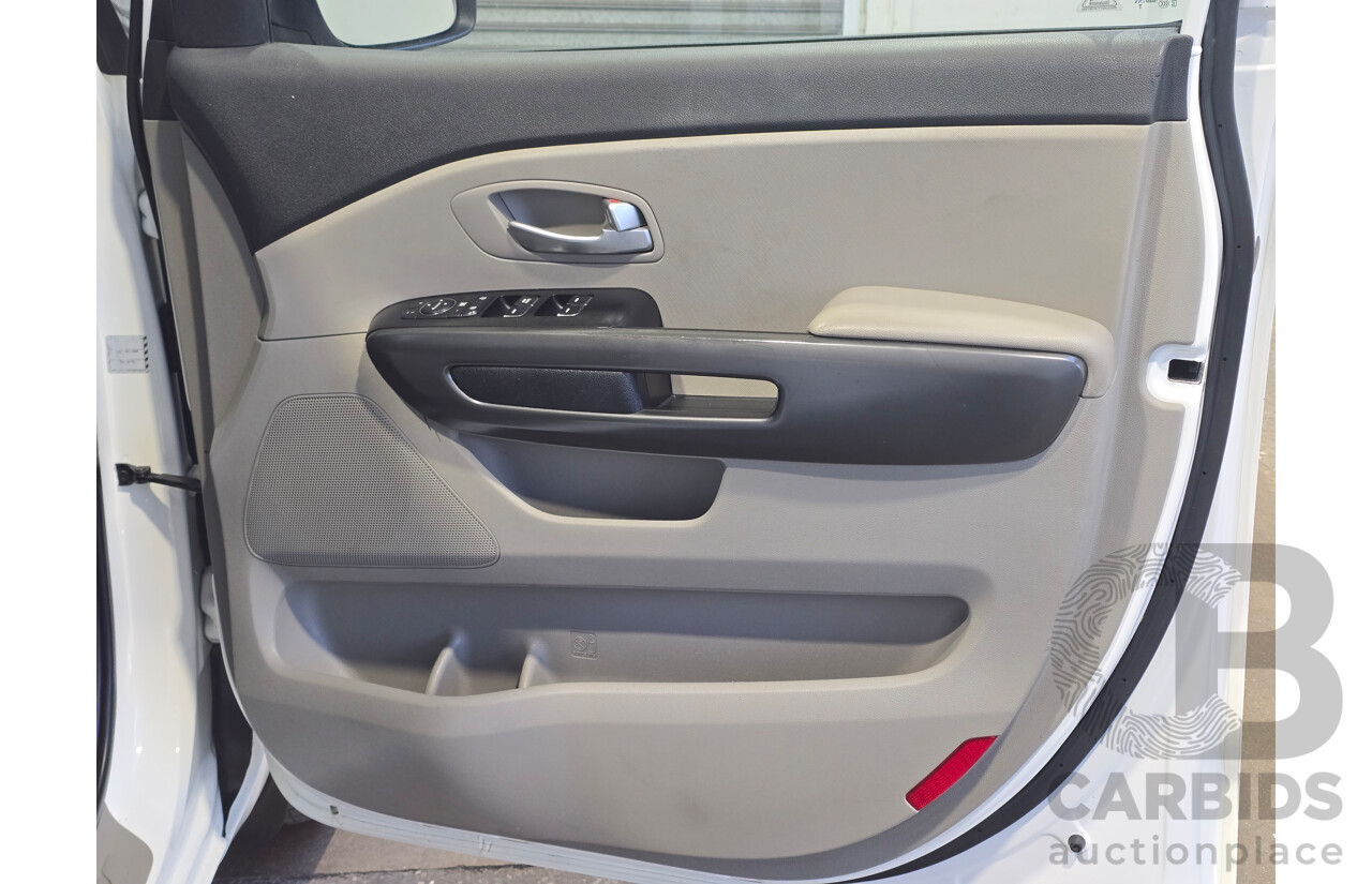 5/2018 Kia Carnival S YP MY18 4d Wagon Clear White V6 3.3L - 8 Seater