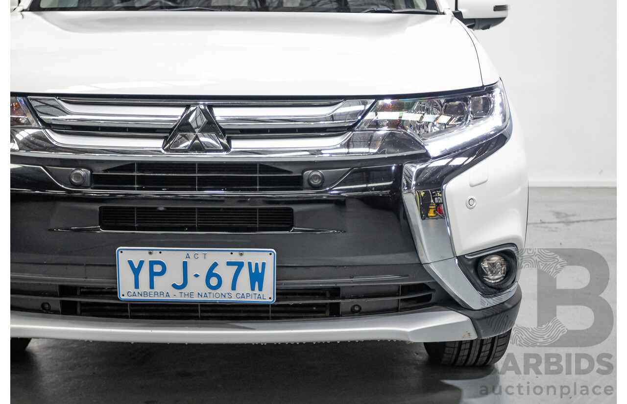10/2017 Mitsubishi Outlander Exceed 7-seater (AWD) ZL MY18.5 4d Wagon White turbo diesel 2.3L