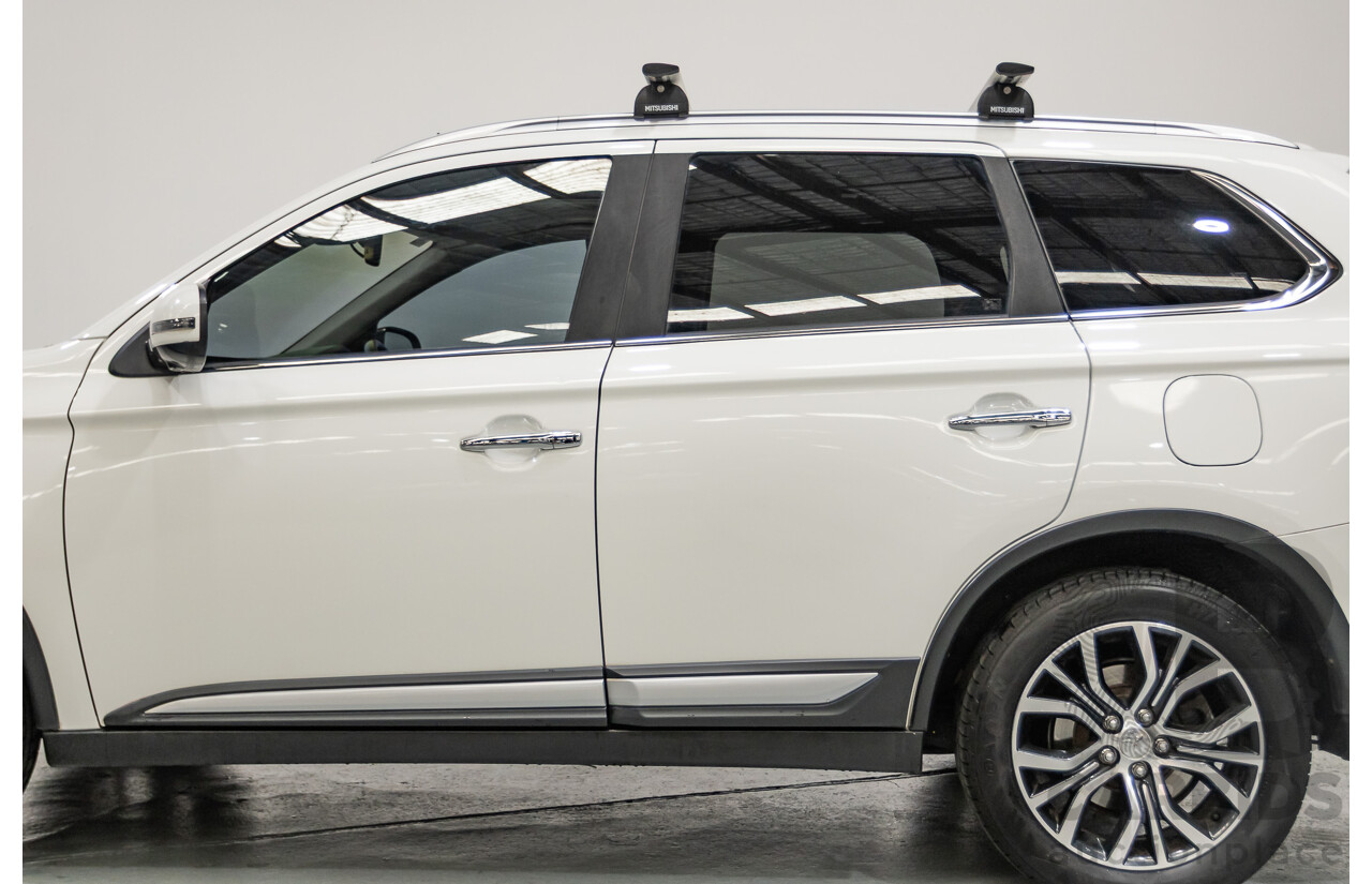 10/2017 Mitsubishi Outlander Exceed 7-seater (AWD) ZL MY18.5 4d Wagon White turbo diesel 2.3L