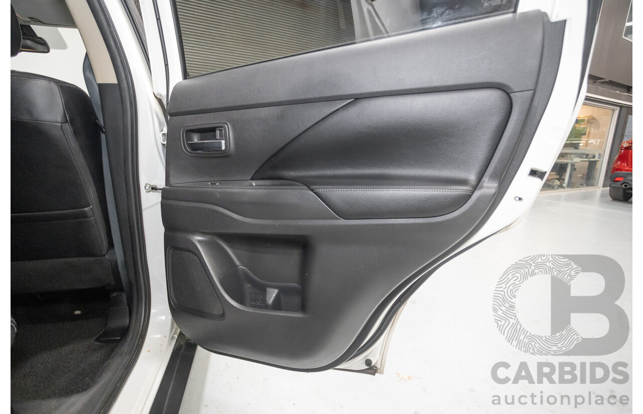 10/2017 Mitsubishi Outlander Exceed 7-seater (AWD) ZL MY18.5 4d Wagon White turbo diesel 2.3L