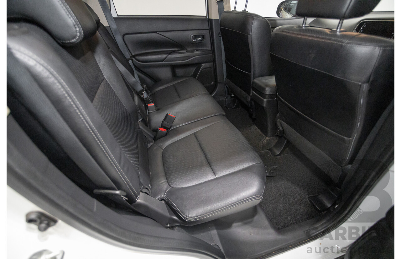 10/2017 Mitsubishi Outlander Exceed 7-seater (AWD) ZL MY18.5 4d Wagon White turbo diesel 2.3L