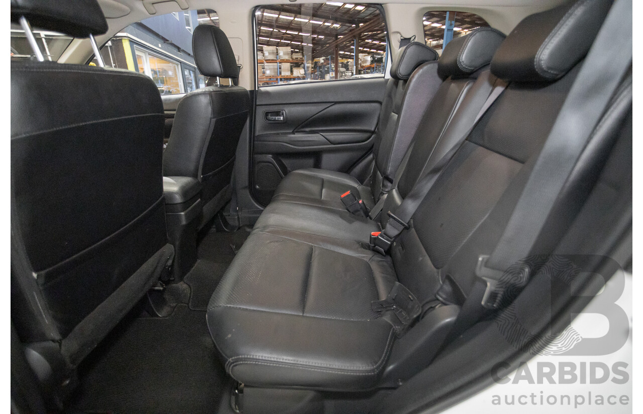 10/2017 Mitsubishi Outlander Exceed 7-seater (AWD) ZL MY18.5 4d Wagon White turbo diesel 2.3L