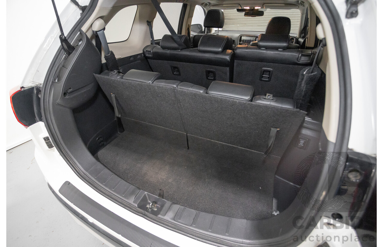 10/2017 Mitsubishi Outlander Exceed 7-seater (AWD) ZL MY18.5 4d Wagon White turbo diesel 2.3L