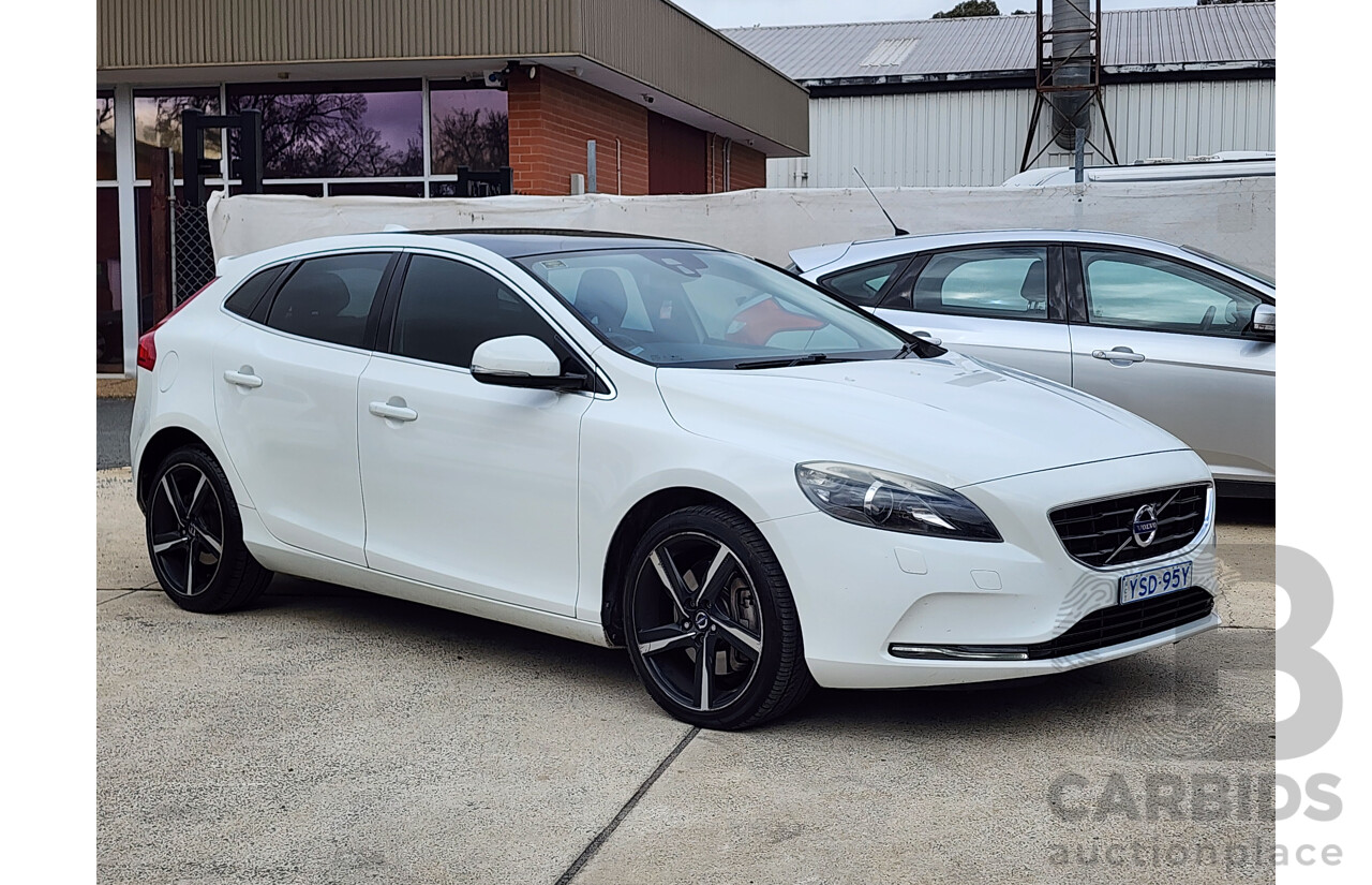 7/2013 Volvo V40 T4 Luxury M 5d Hatchback White 2.0L