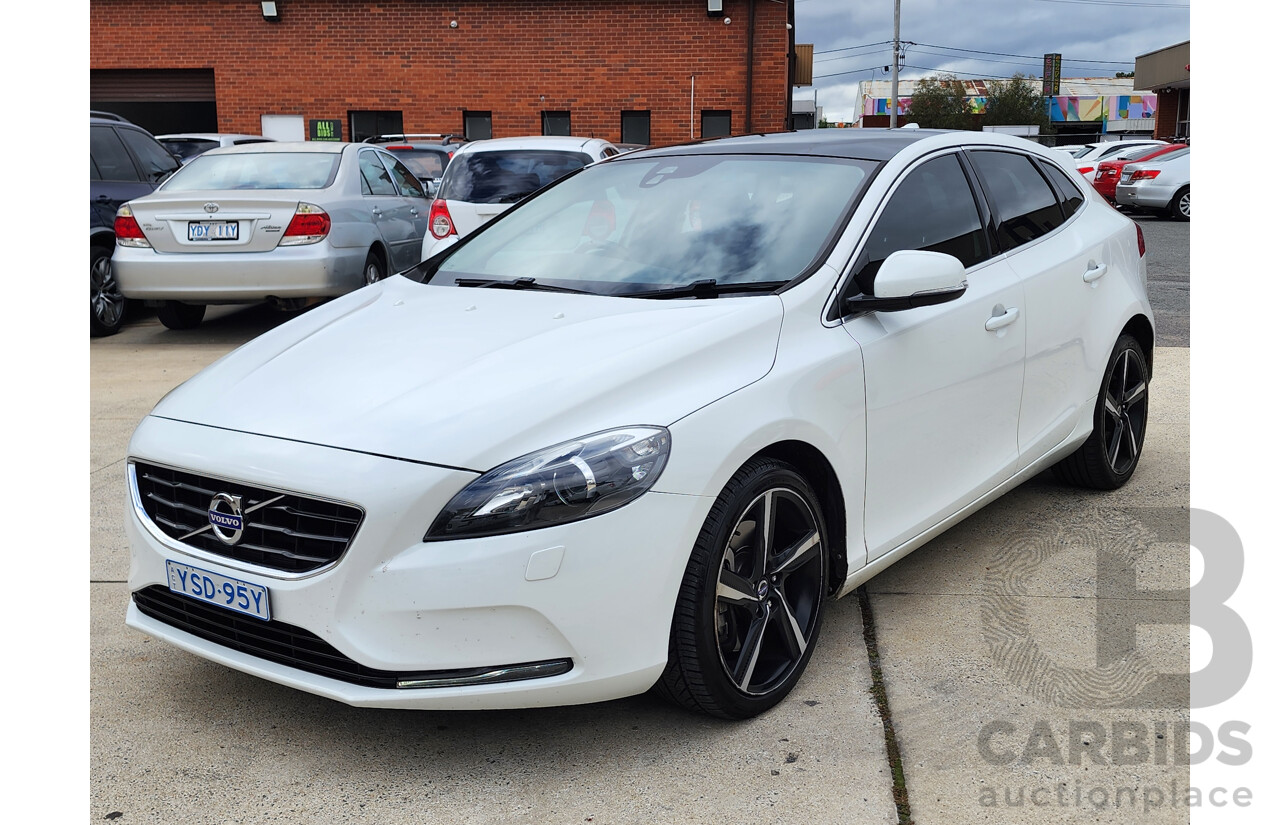 7/2013 Volvo V40 T4 Luxury M 5d Hatchback White 2.0L