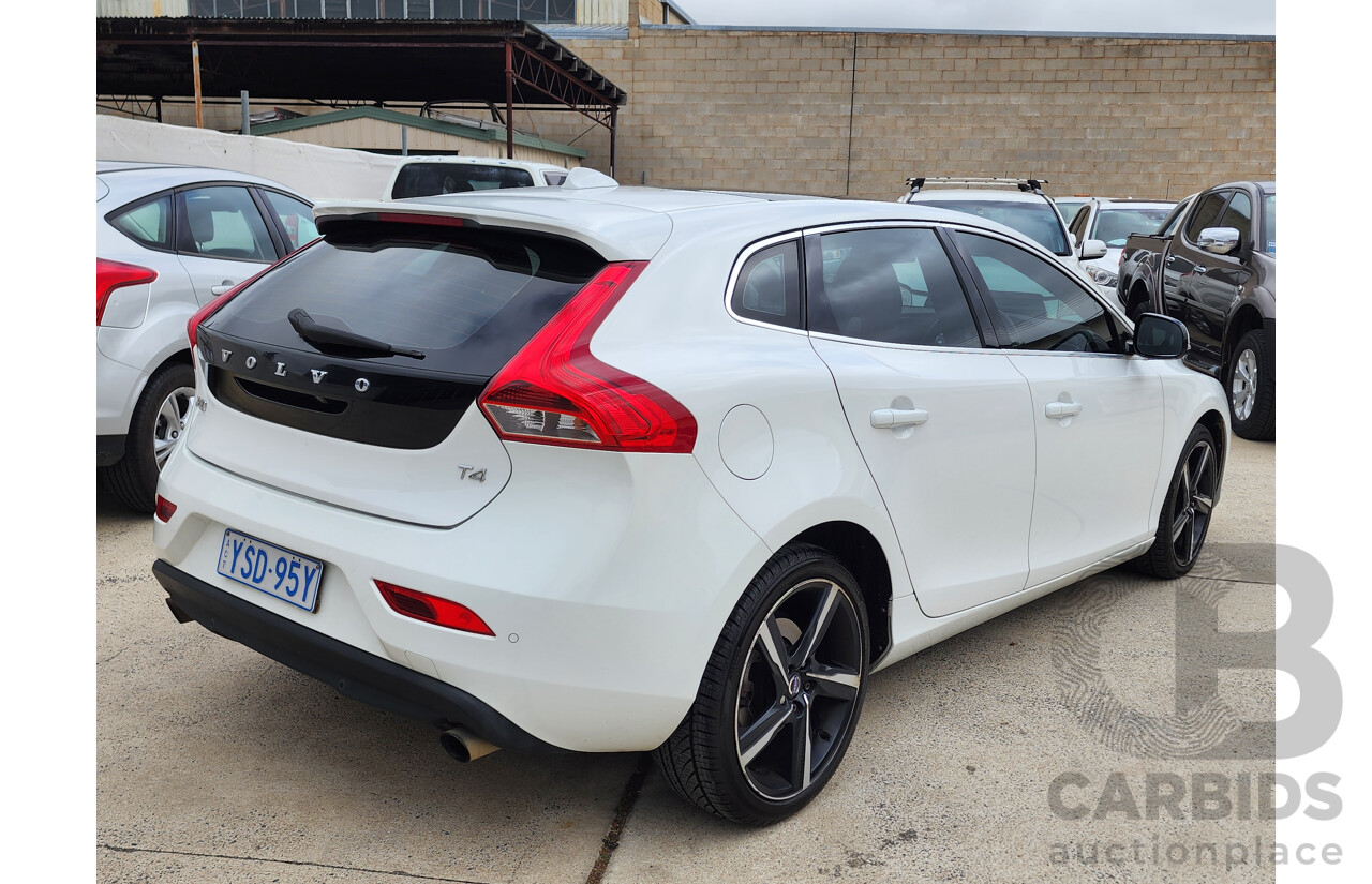 7/2013 Volvo V40 T4 Luxury M 5d Hatchback White 2.0L