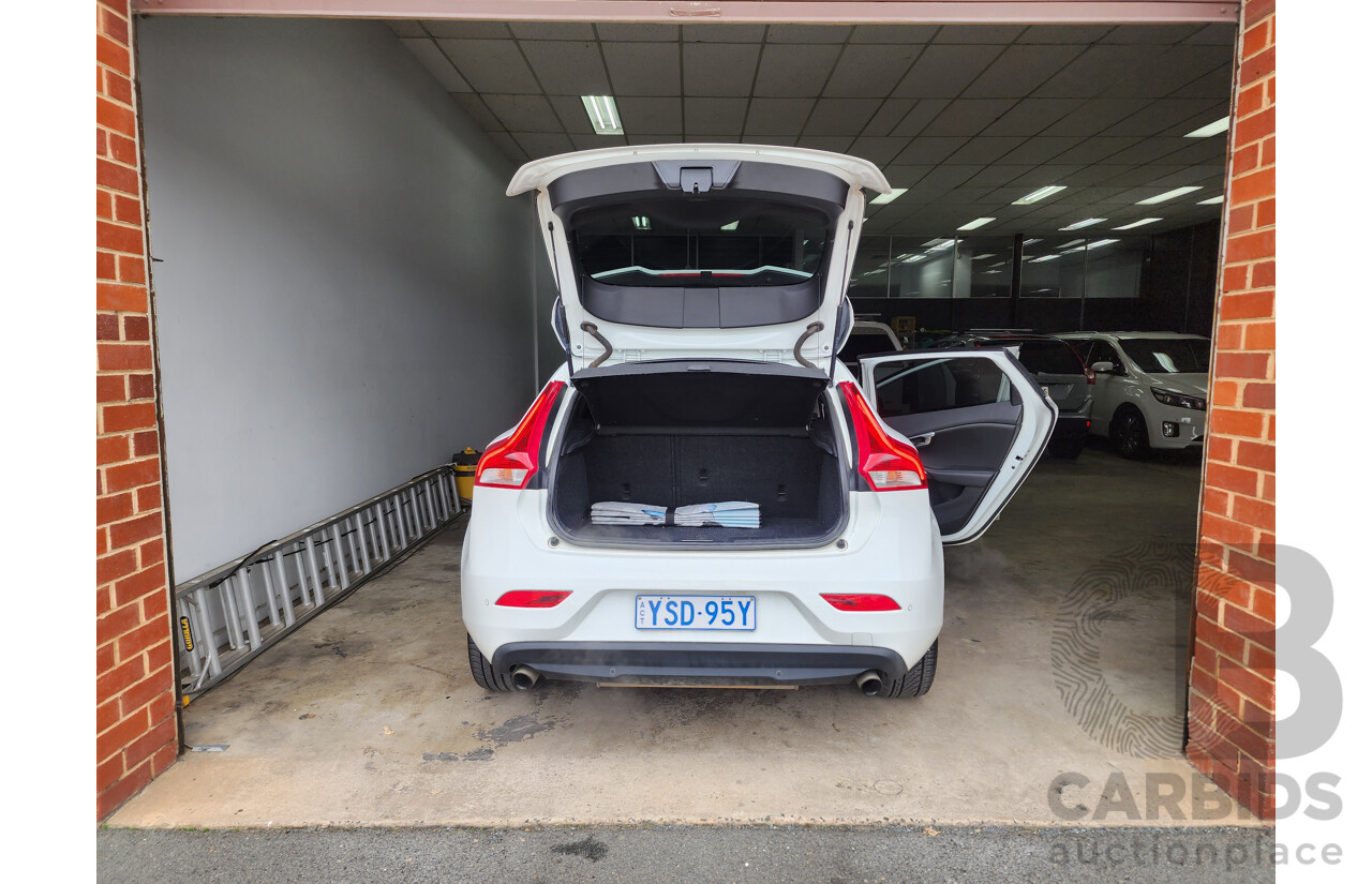 7/2013 Volvo V40 T4 Luxury M 5d Hatchback White 2.0L