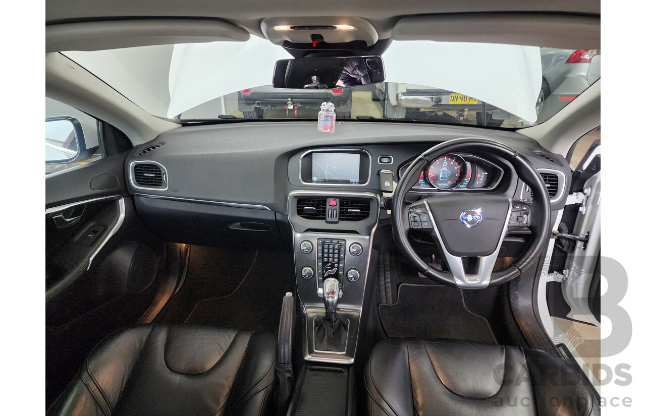 7/2013 Volvo V40 T4 Luxury M 5d Hatchback White 2.0L