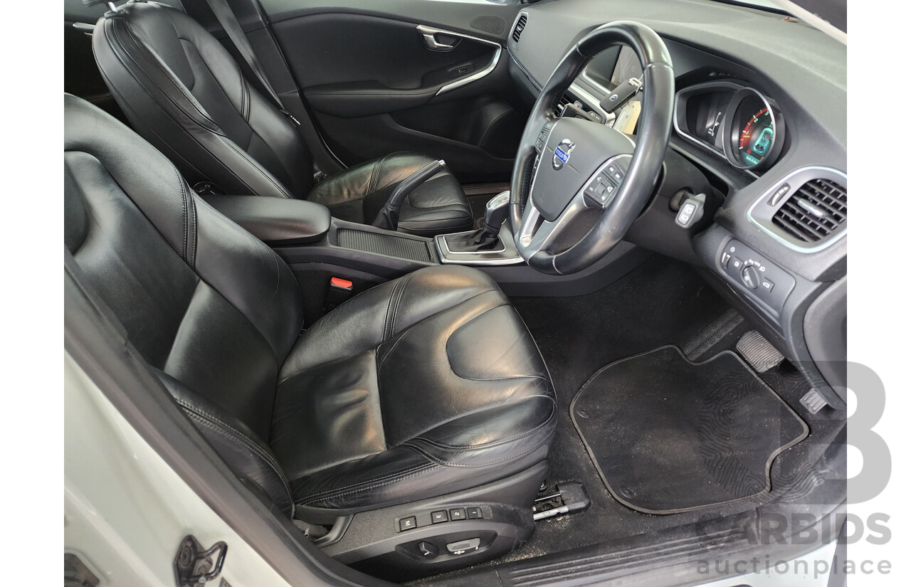 7/2013 Volvo V40 T4 Luxury M 5d Hatchback White 2.0L
