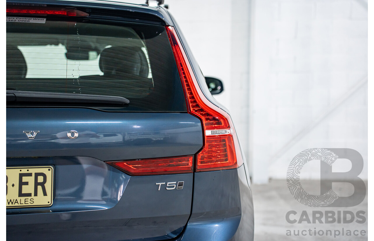03/2020 Volvo XC60 T5 Momentum (AWD) 246 MY20 4d Wagon Denim Blue Metallic Turbo 2.0L