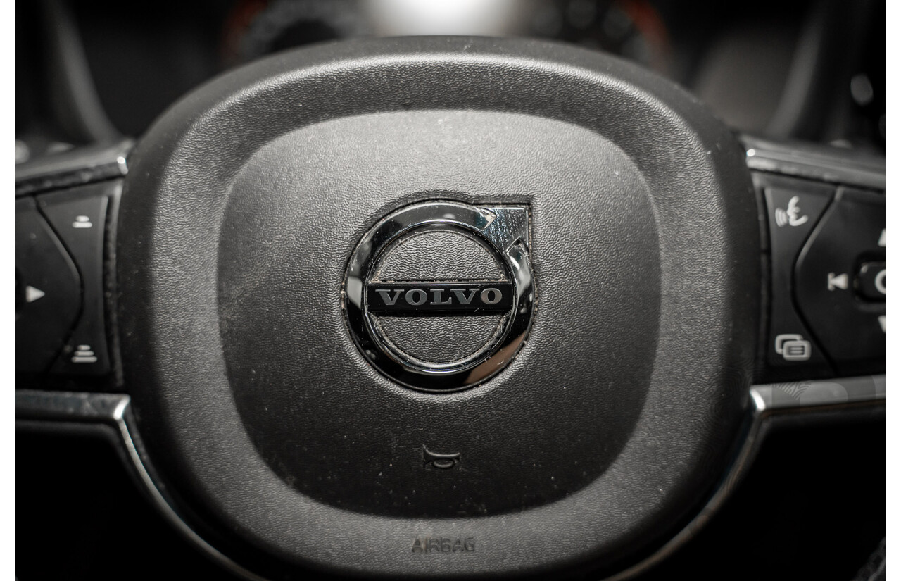 03/2020 Volvo XC60 T5 Momentum (AWD) 246 MY20 4d Wagon Denim Blue Metallic Turbo 2.0L