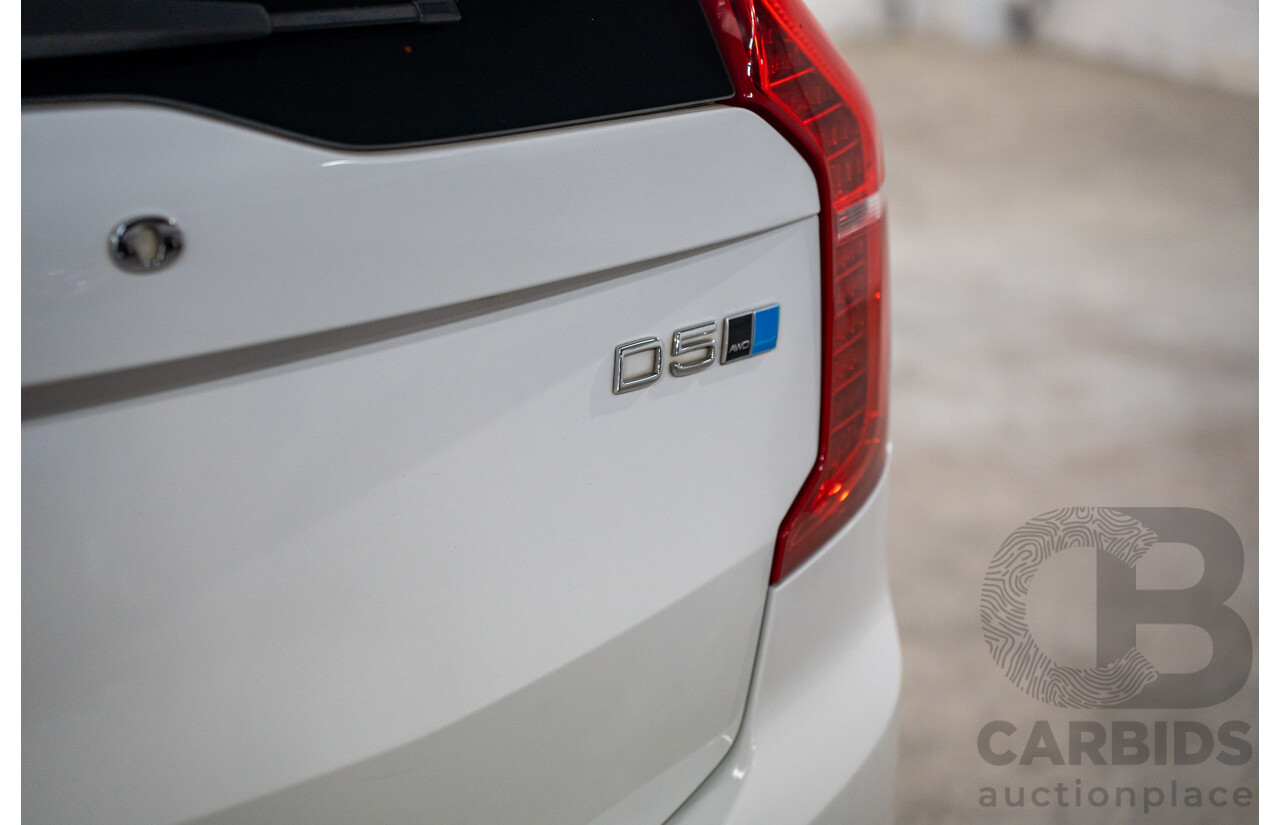 11/2017 Volvo XC90 D5 Momentum (AWD) 256 MY17 4d Wagon Ice White Twin Turbo Diesel 2.0L
