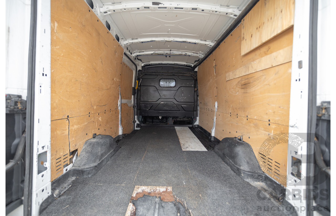 10/2015 Ford Transit Mid Roof (LWB) VO Van Frozen White Turbo Diesel 2.2L