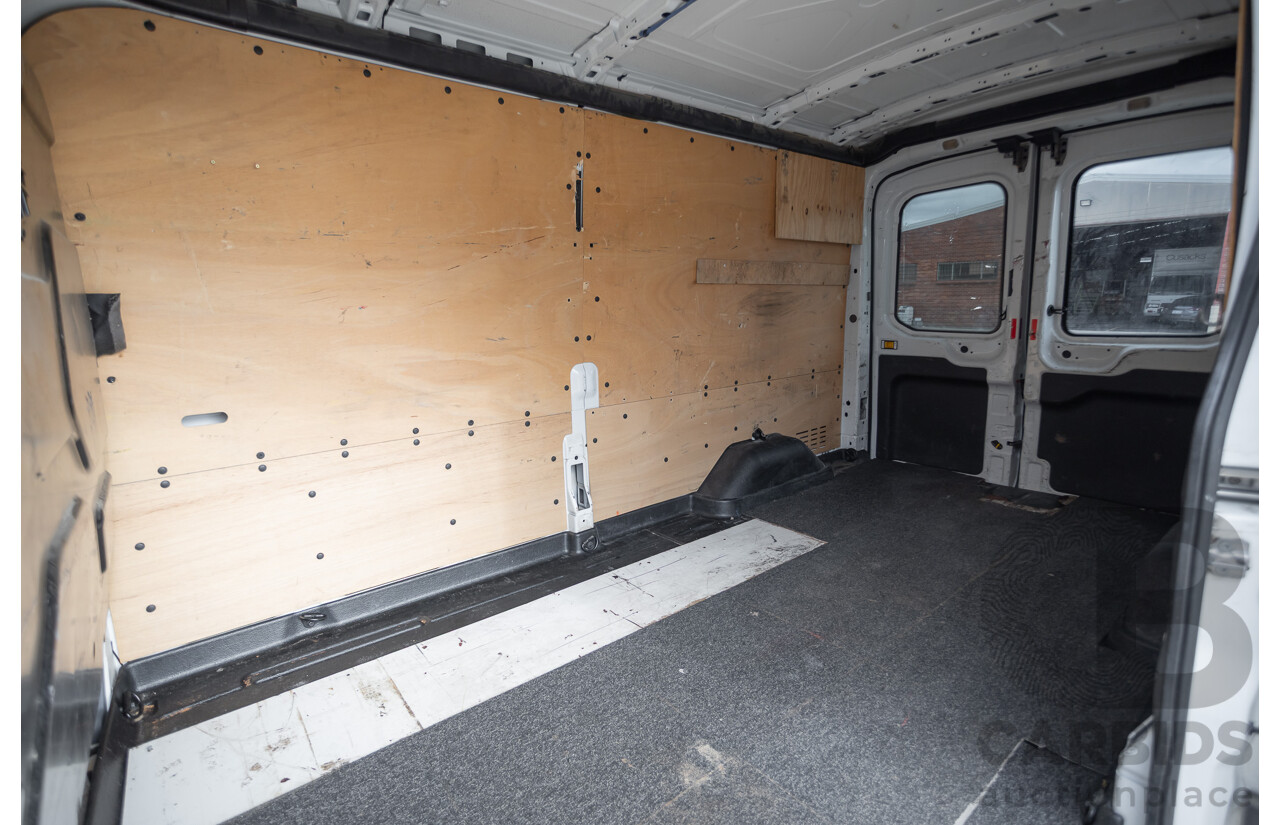10/2015 Ford Transit Mid Roof (LWB) VO Van Frozen White Turbo Diesel 2.2L