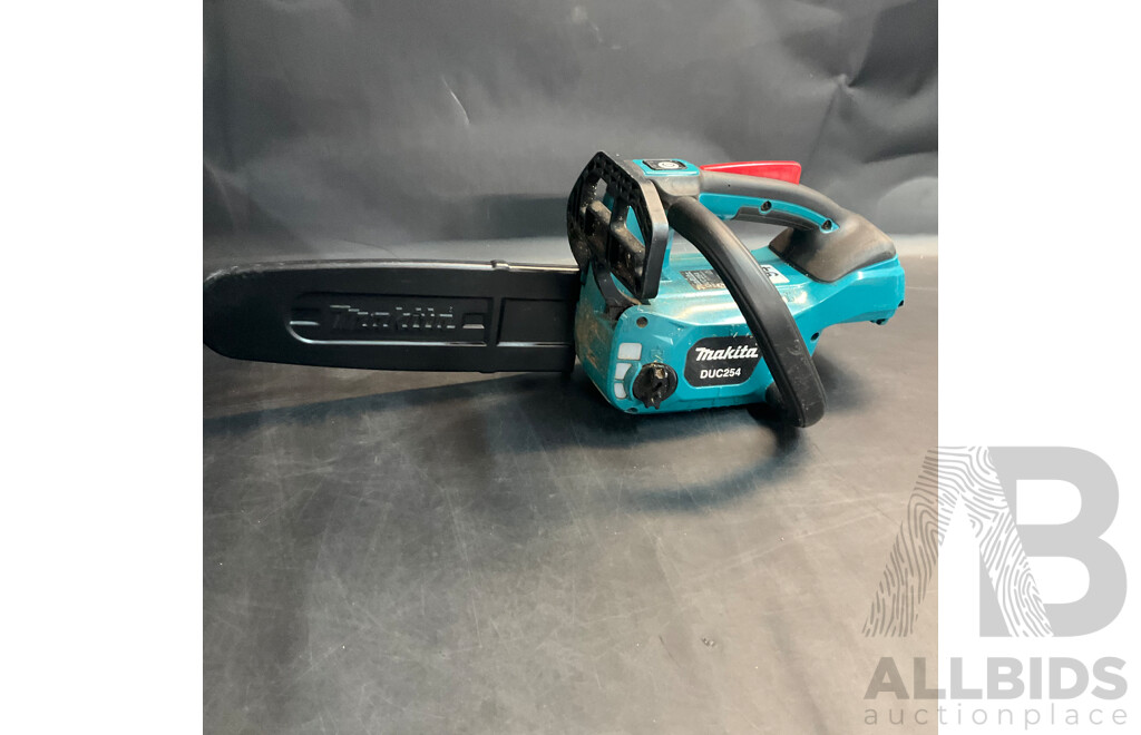 Makita DUC254 18V Brushless Chainsaw
