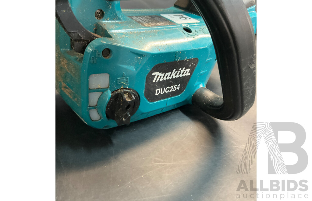 Makita DUC254 18V Brushless Chainsaw