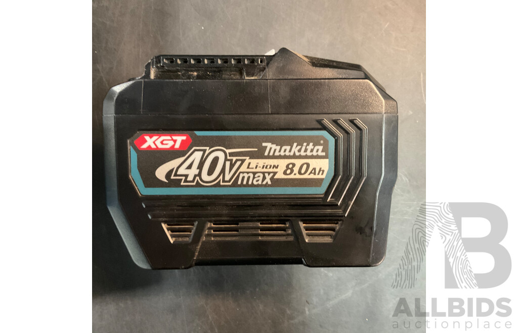Makita UC013G 40V MAX Li-ion Cordless Brushless 450mm Chainsaw with 40V Max XGT 8.0Ah Battery X1