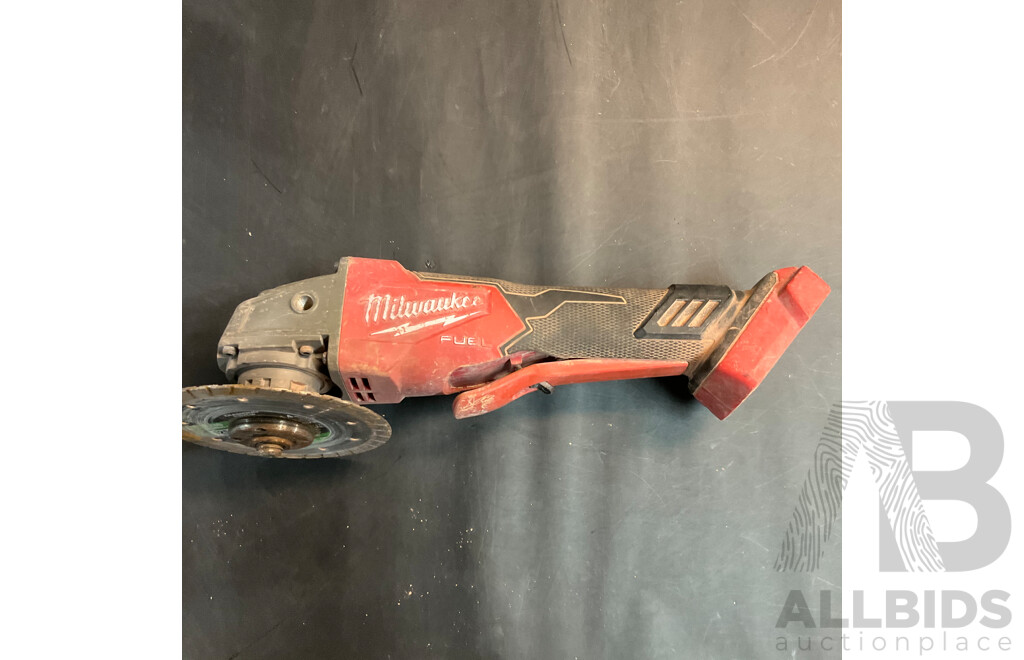 Milwaukee FAGV125KPDB Speed Braking Angle Grinder & Four Batteiers