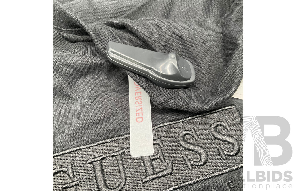 Oversized Los Angeles T-Shirt (S) and Cotton Crew Neck T-Shirt (M) Branded GUESS - Lot of 2