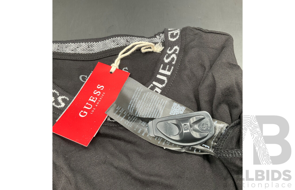 Oversized Los Angeles T-Shirt (S) and Cotton Crew Neck T-Shirt (M) Branded GUESS - Lot of 2